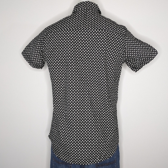 ✨3/$15 NWT Monument black white Halloween skull short sleeve button up S - Picture 3 of 8